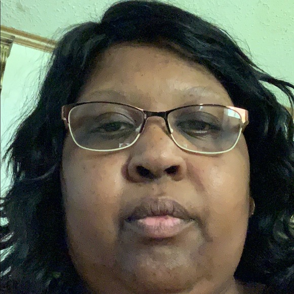 Profile Picture of Andrea Pugh (@minnap) on Poshmark