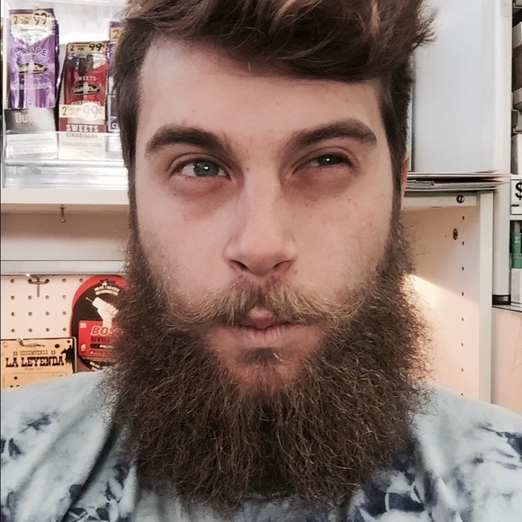 Profile Picture of Skylar Rhinesmith (@ruumhaam) on Poshmark