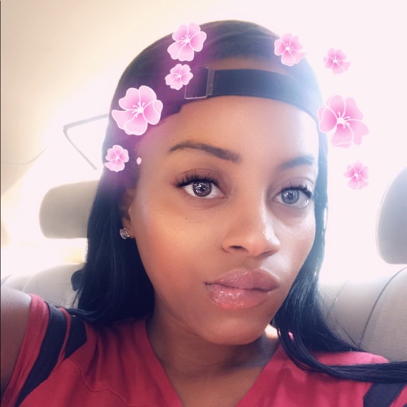 Profile Picture of Treasure Walker (@treasyyy123) on Poshmark