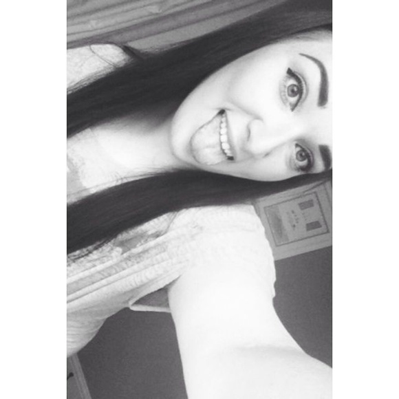 Profile Picture of Caitlin Larsen (@caitlinlarsen) on Poshmark