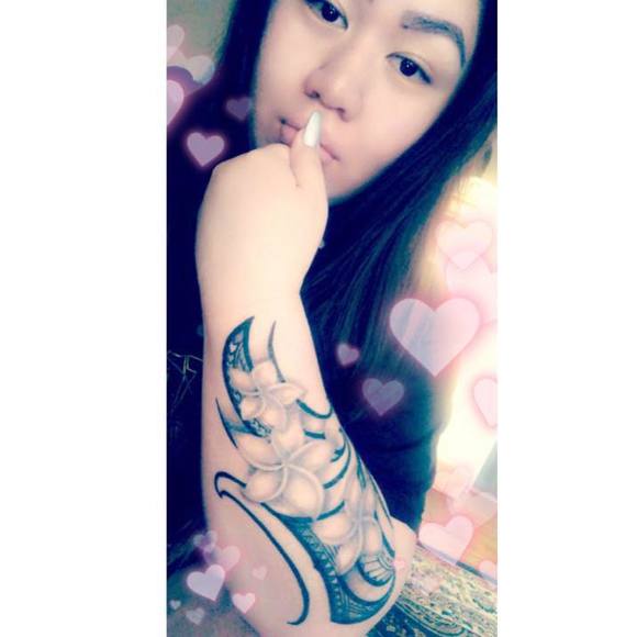 Profile Picture of Emmalia Kinney (@emmaliakinney92) on Poshmark