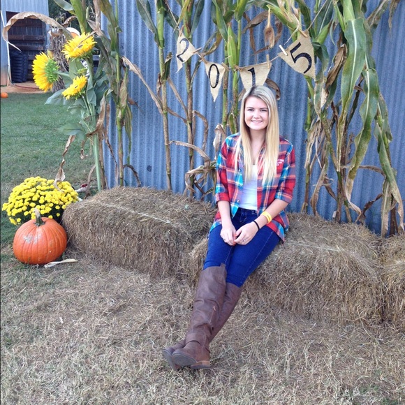 Profile Picture of Jessica Vanhook (@jessvan21) on Poshmark