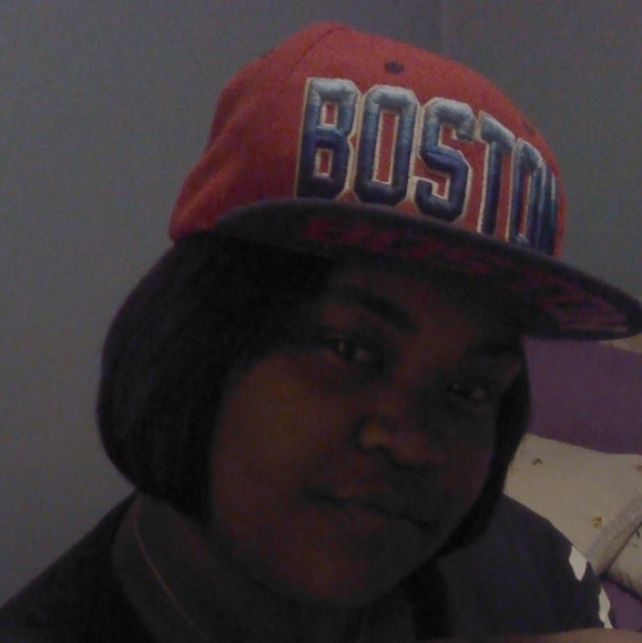 Profile Picture of Dede Downs (@deedee0885) on Poshmark