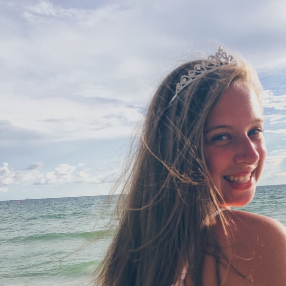 Profile Picture of Alex Casio (@alexcasio) on Poshmark