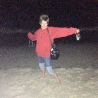 Profile Picture of Amy Schillings (@AmyHowbotthis) on Twitter