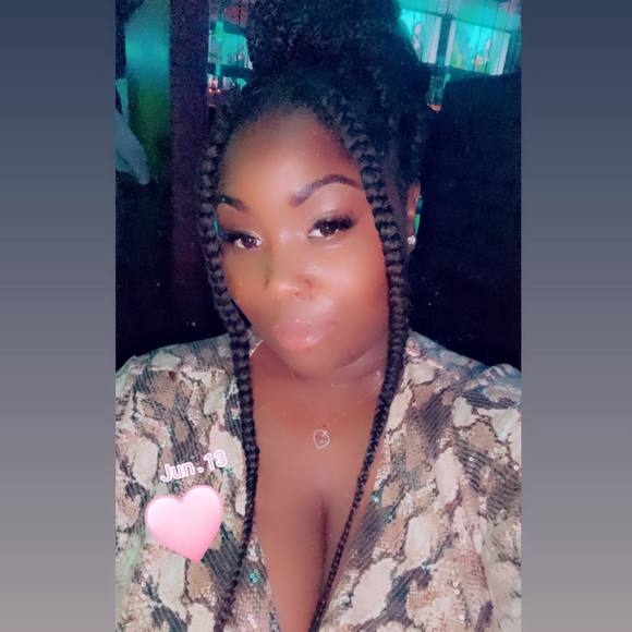 Profile Picture of Briana Shonte (@brianashonte) on Poshmark