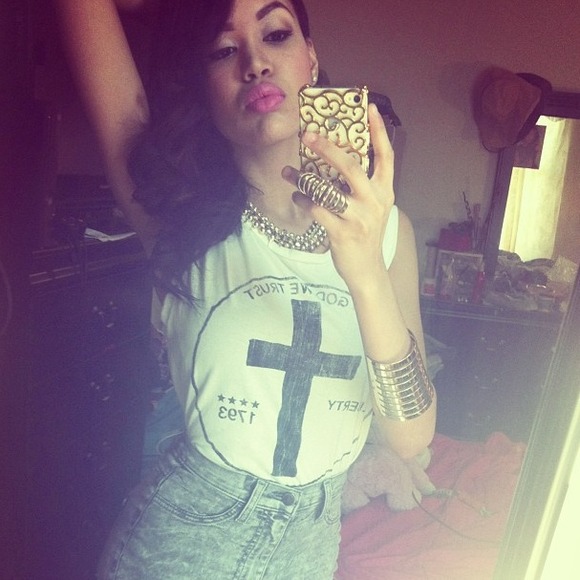 Profile Picture of Lucely Martinez (@fauxdoll) on Poshmark