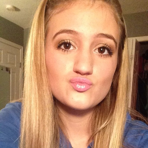 Profile Picture of Madyson Nofsinger (@mnofsinger) on Poshmark