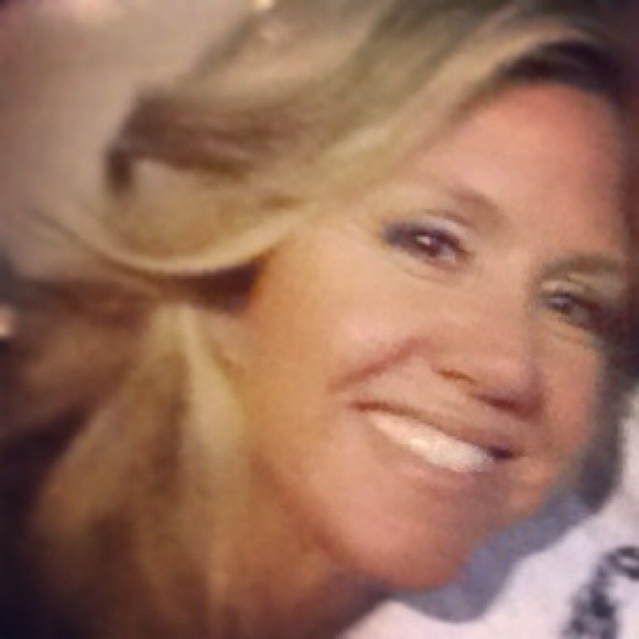 Profile Picture of Tricia Caravette (@tnerino) on Poshmark