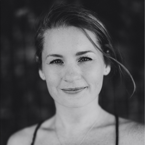 Profile Picture of Christina Garneski (@cgarneski) on Poshmark