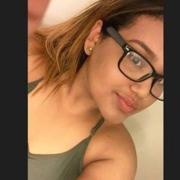 Tiffany Castaing - Poshmark Profile Picture of Tiffany Castaing (@tcastaing) on Poshmark