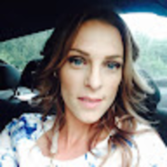 Jessie Hull - Poshmark Profile Picture of Jessie Hull (@jessiehull3) on Poshmark