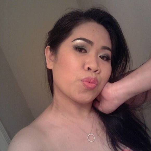 Profile Picture of Phuong Vo (@phuongvo934) on Poshmark