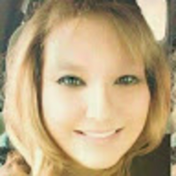 Bobbie Downard - Poshmark Profile Picture of Bobbie Downard (@bobbie_downard) on Poshmark