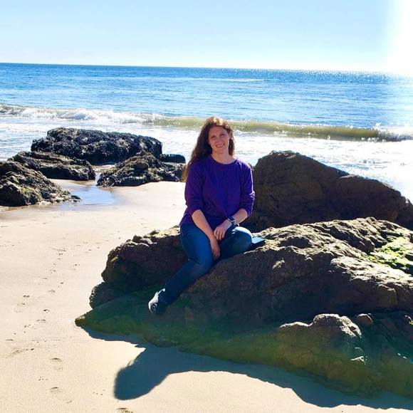 Profile Picture of Amanda Hulett (@amandahulett) on Poshmark