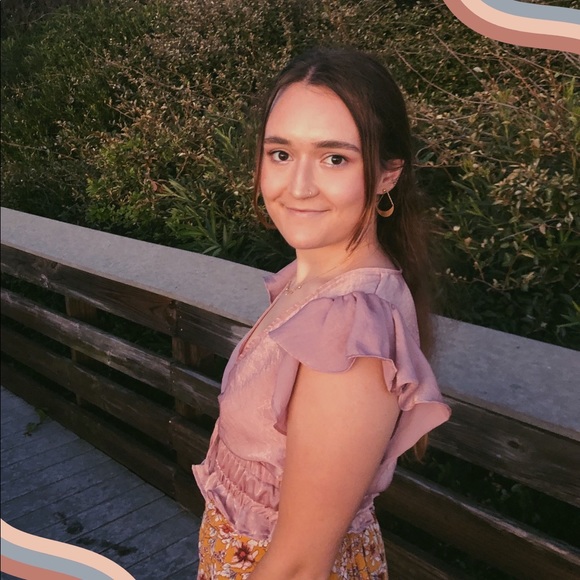 Profile Picture of Olivia Milloway (@oliviamilloway) on Poshmark