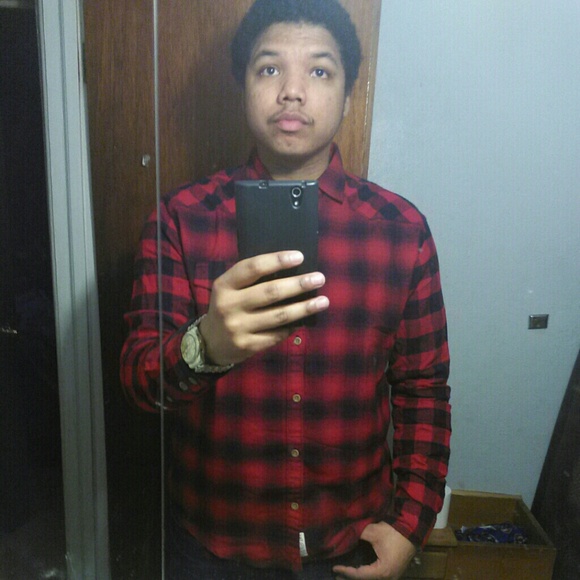 Profile Picture of Jon Stewart (@silentg92) on Poshmark