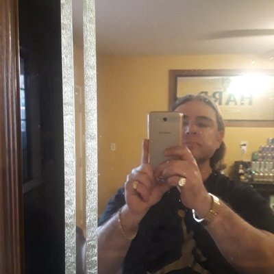 Profile Picture of Devin J Schneider (@queeenaesthetic) on Twitter