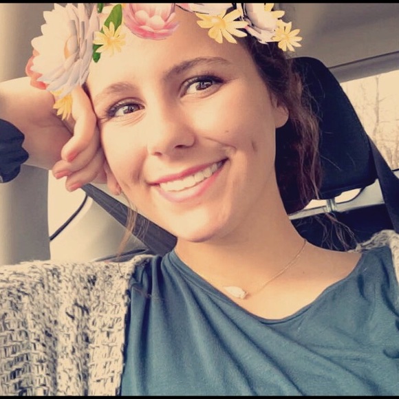 Profile Picture of Joslyn Glitzke (@jglitzke) on Poshmark