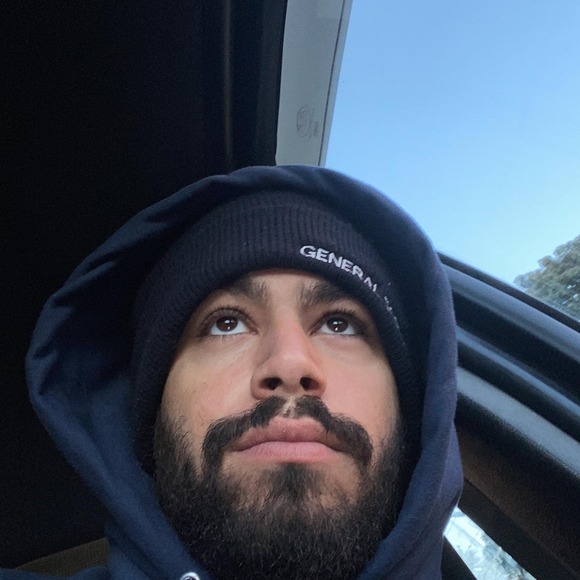 Profile Picture of Andrew Carlington (@dino1991) on Poshmark