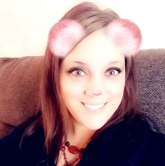 Profile Picture of Laneigh Walters (@blessedmomma_2) on Poshmark