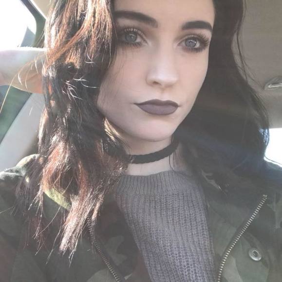 Profile Picture of Bailey Cain (@baireybear) on Poshmark