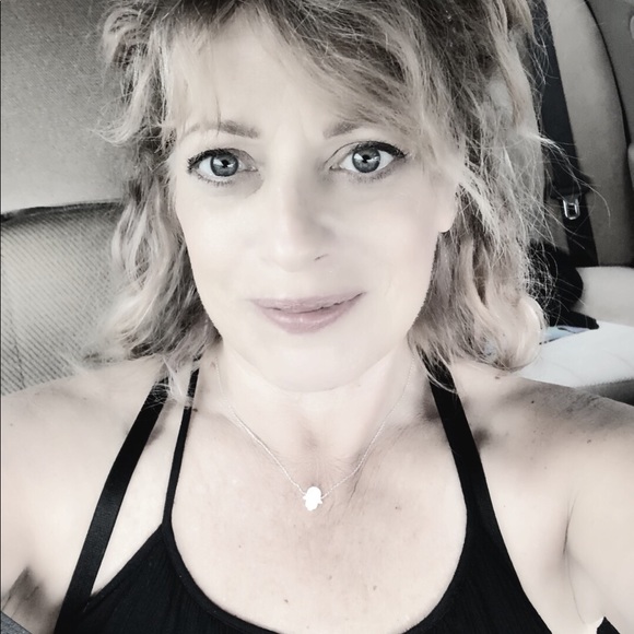 Profile Picture of Laurie Cohrs (@lulusue82) on Poshmark