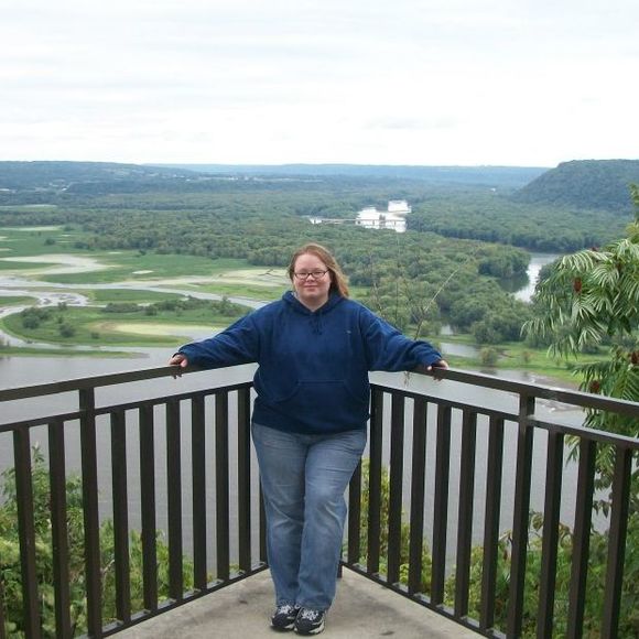 Profile Picture of Kari Bergert (@littlebitri) on Poshmark