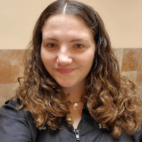 Profile Picture of Nikki Wardrip (@nicolene_2007) on Poshmark