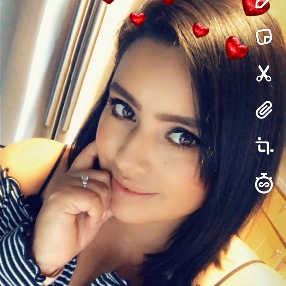 Profile Picture of Cindy Sanchez (@cindysanchez905) on Poshmark