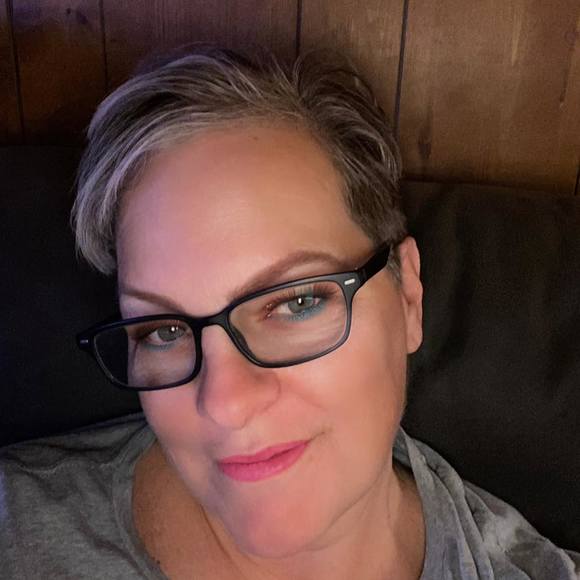 Profile Picture of Lynn Kalustian (@lynnkalust) on Poshmark