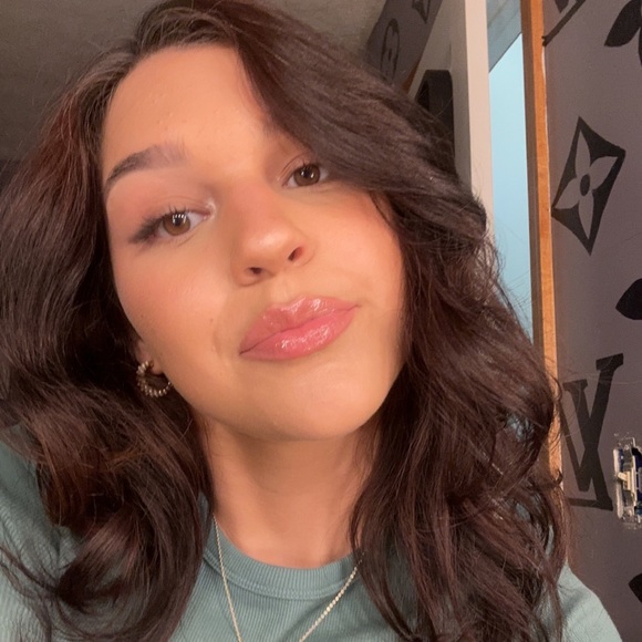 Profile Picture of Kylee Stickley (@kybugg03) on Poshmark