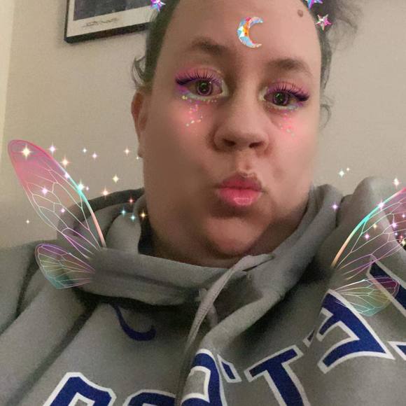 Profile Picture of Devin Weaver (@devanweaver) on Poshmark