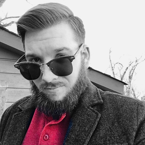 Profile Picture of David Leavell (@dcleavell) on Poshmark
