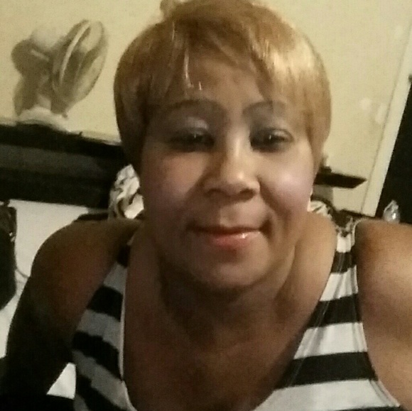 Profile Picture of Ernestine Dunlap (@mrshypnotik) on Poshmark