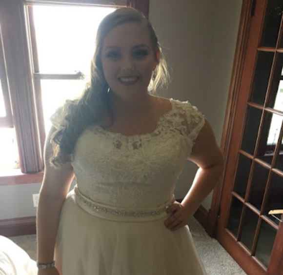 Profile Picture of Amanda Wohl (@collison960) on Poshmark