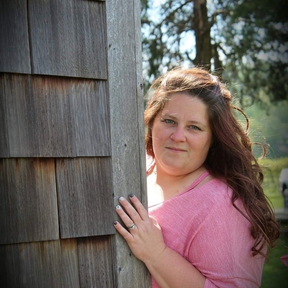 Profile Picture of Tiffany Woodby (@tiff51405) on Poshmark