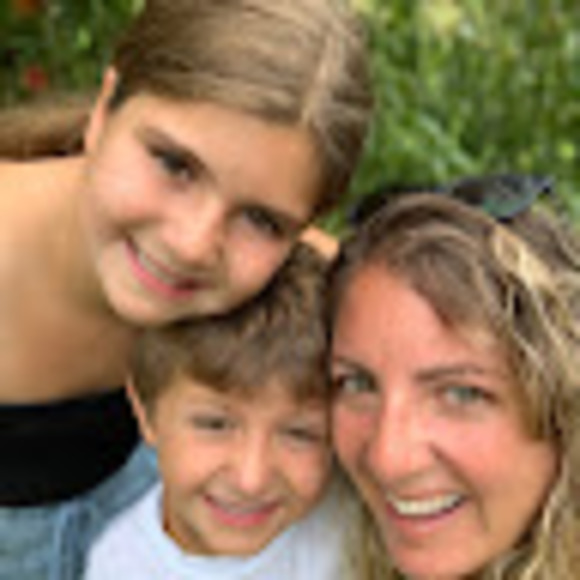 Profile Picture of Raeann Strobel (@raeannstrobel) on Poshmark