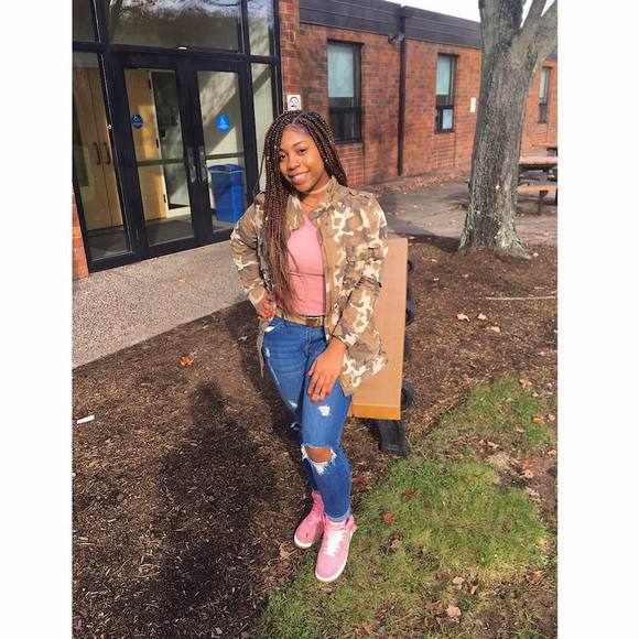 Profile Picture of Shelby Winborne (@shelby3259) on Poshmark