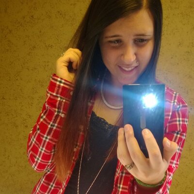 Profile Picture of Hayley Marchant (@lift_thishouse) on Twitter