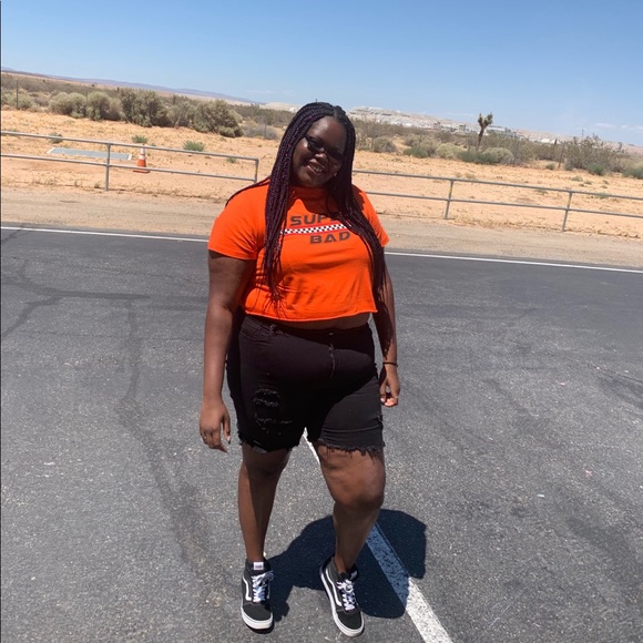 Profile Picture of Danielle Halliman (@danibabe_6) on Poshmark