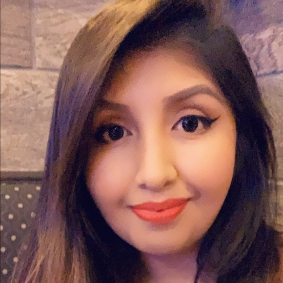 Profile Picture of Zully Gonzalez (@zullyg01) on Poshmark