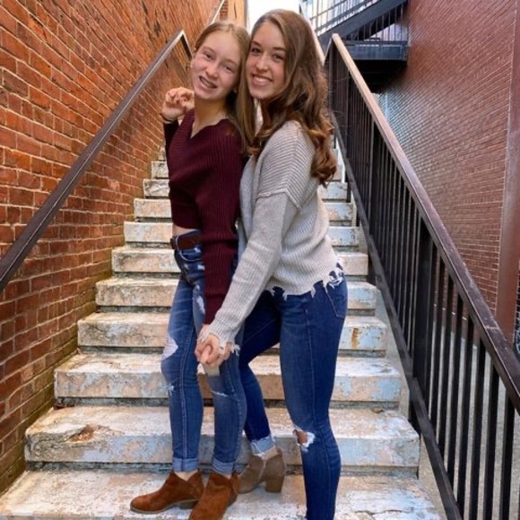 Profile Picture of Isabelle Hamilton (@izzyham_) on Poshmark