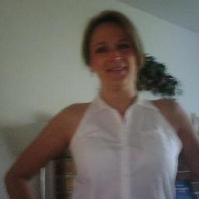 Profile Picture of Leslie McCulloch (@@EllieM62) on Twitter