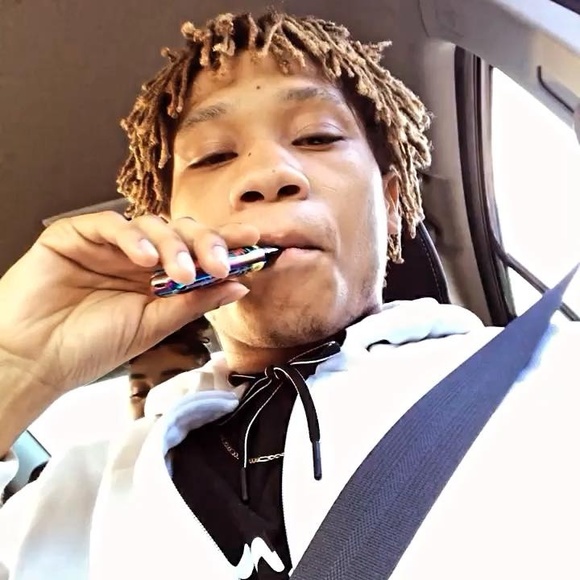 Profile Picture of Zaire Pembleton (@zairepembleton) on Poshmark