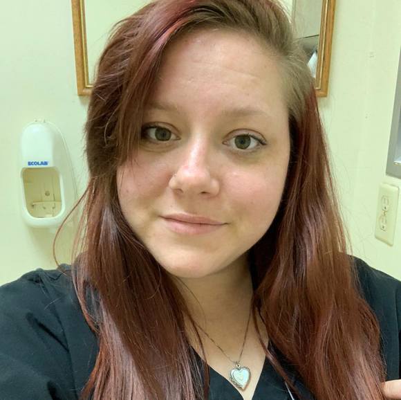 Profile Picture of Sarah Quinley (@sjquinley) on Poshmark