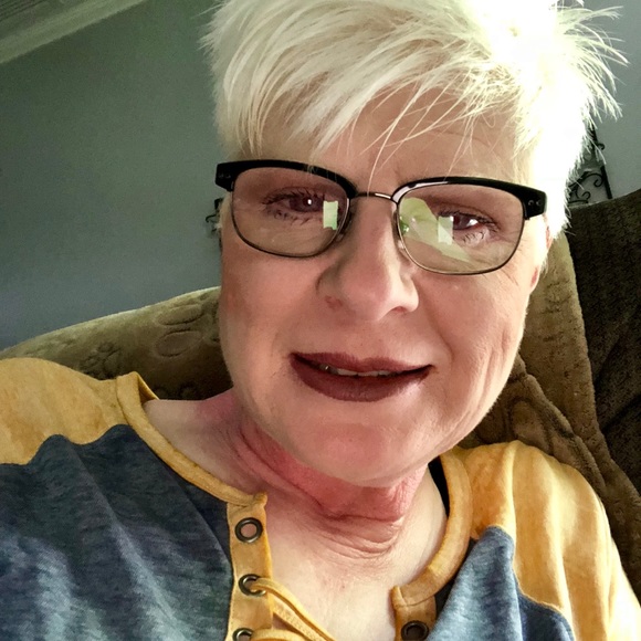 Profile Picture of Annemarie Fusaro (@amfusaro67) on Poshmark