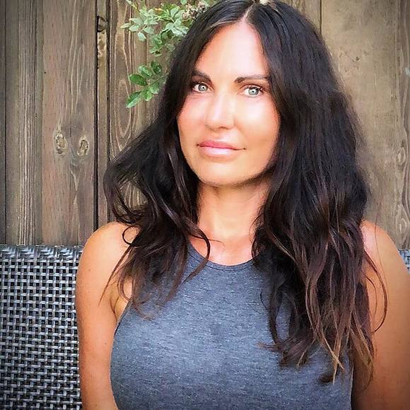 Nik Jillings - Poshmark Profile Picture of Nik Jillings (@njillings) on Poshmark