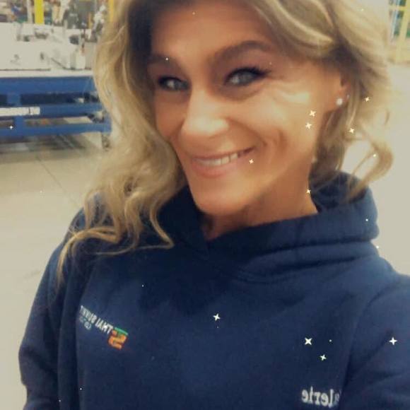 Profile Picture of Valerie Cocanougher (@valerie4488) on Poshmark