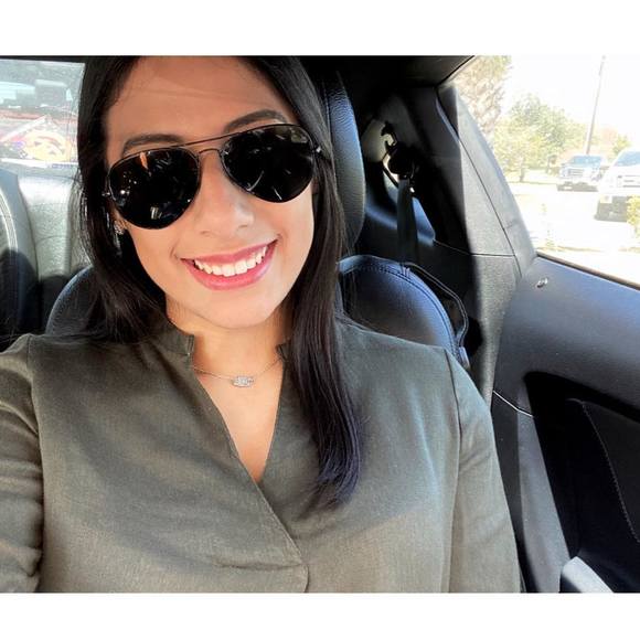 Profile Picture of Belinda Moreno (@belmoreno) on Poshmark